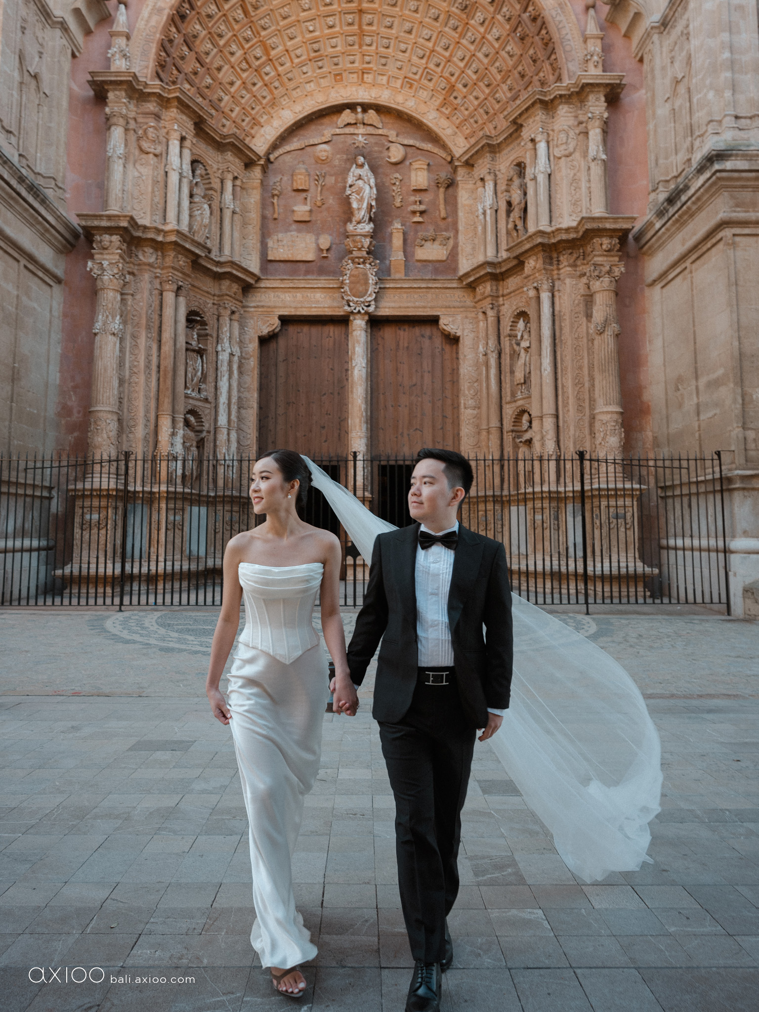 Axioo: Sunlit Whispers of Mallorca